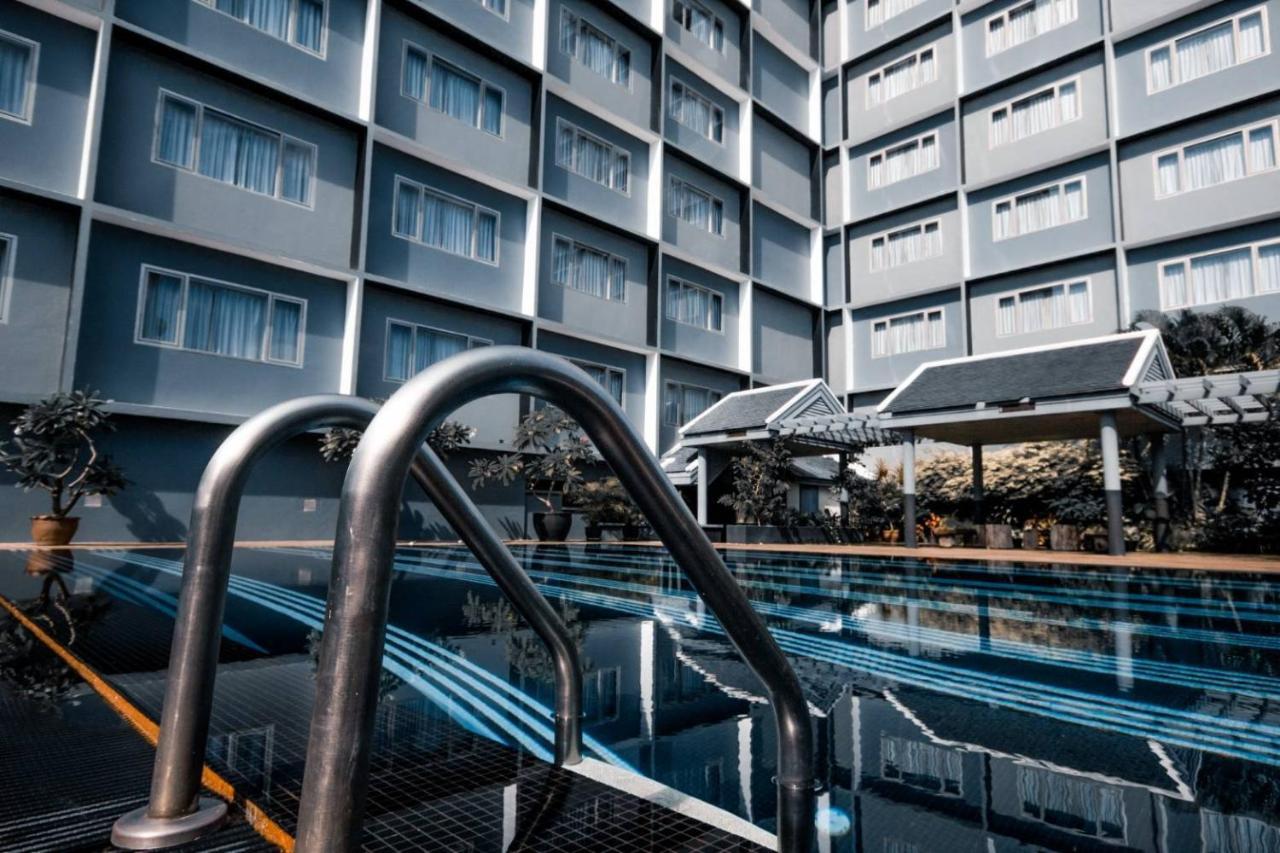 Witz Bangkok Ramkhamhaeng Hotel Exterior photo