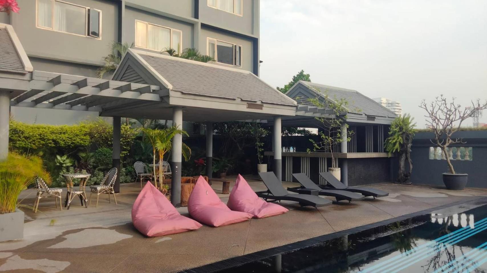 Witz Bangkok Ramkhamhaeng Hotel Exterior photo