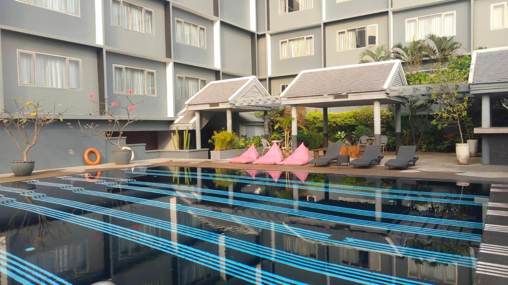 Witz Bangkok Ramkhamhaeng Hotel Exterior photo