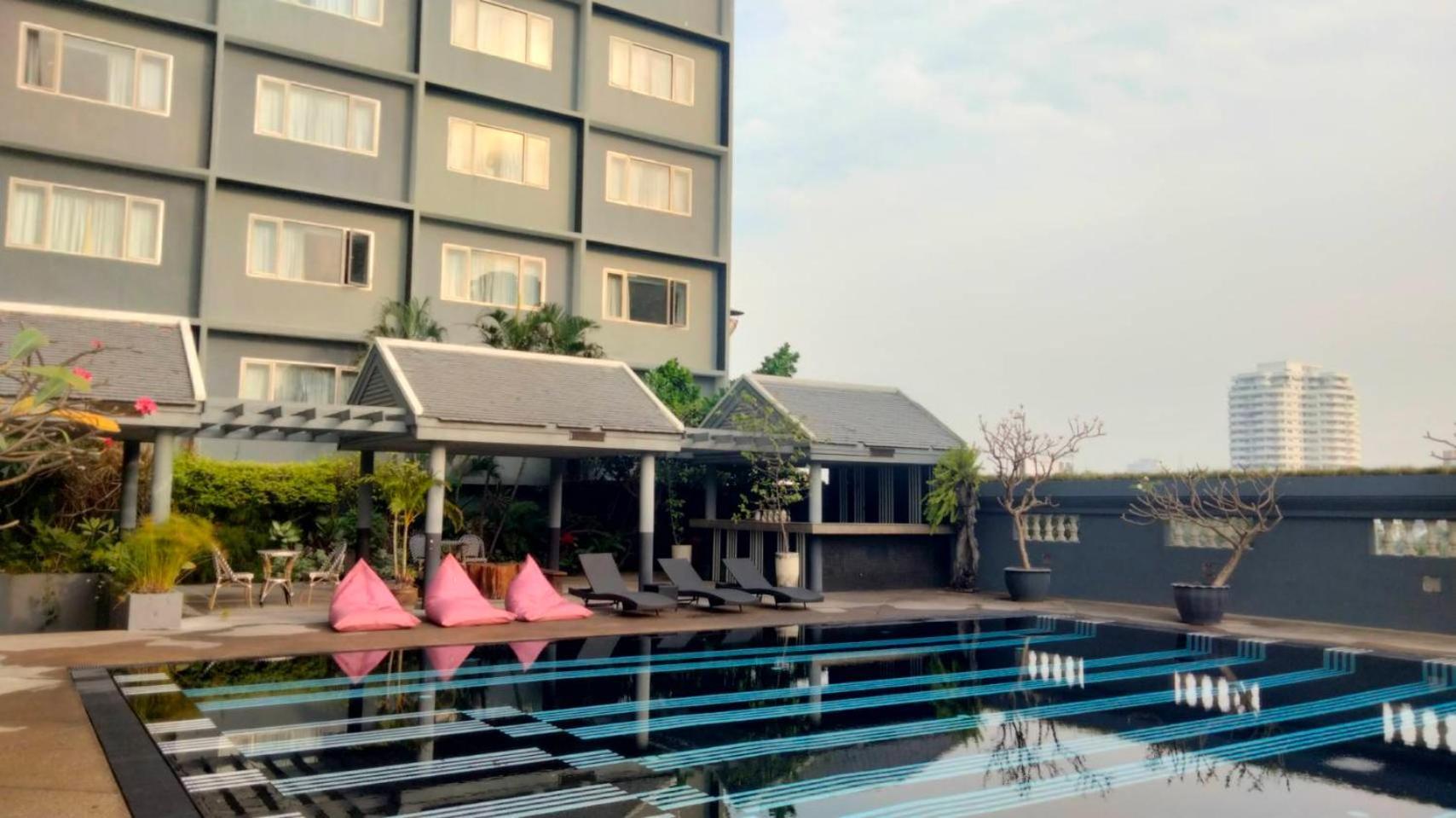 Witz Bangkok Ramkhamhaeng Hotel Exterior photo