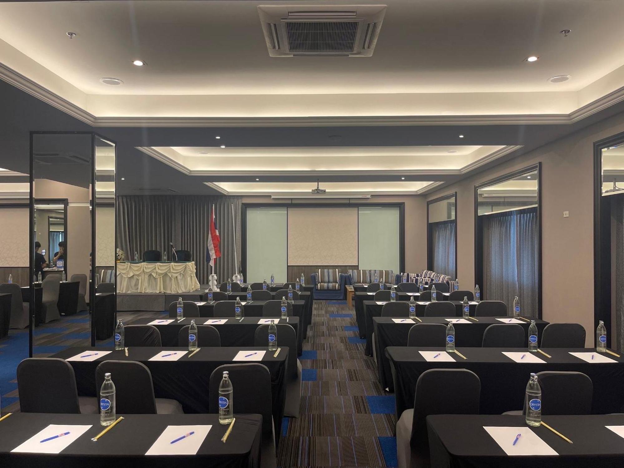 Witz Bangkok Ramkhamhaeng Hotel Exterior photo